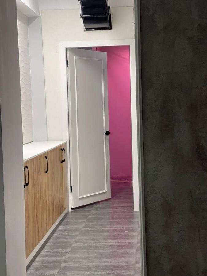 Hostel Del Luna Alma-Ata Exteriör bild