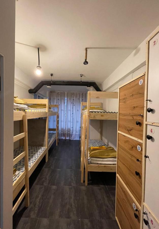 Hostel Del Luna Alma-Ata Exteriör bild