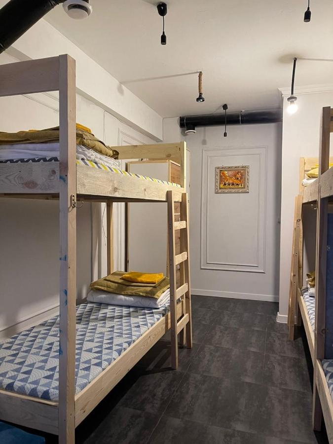 Hostel Del Luna Alma-Ata Exteriör bild