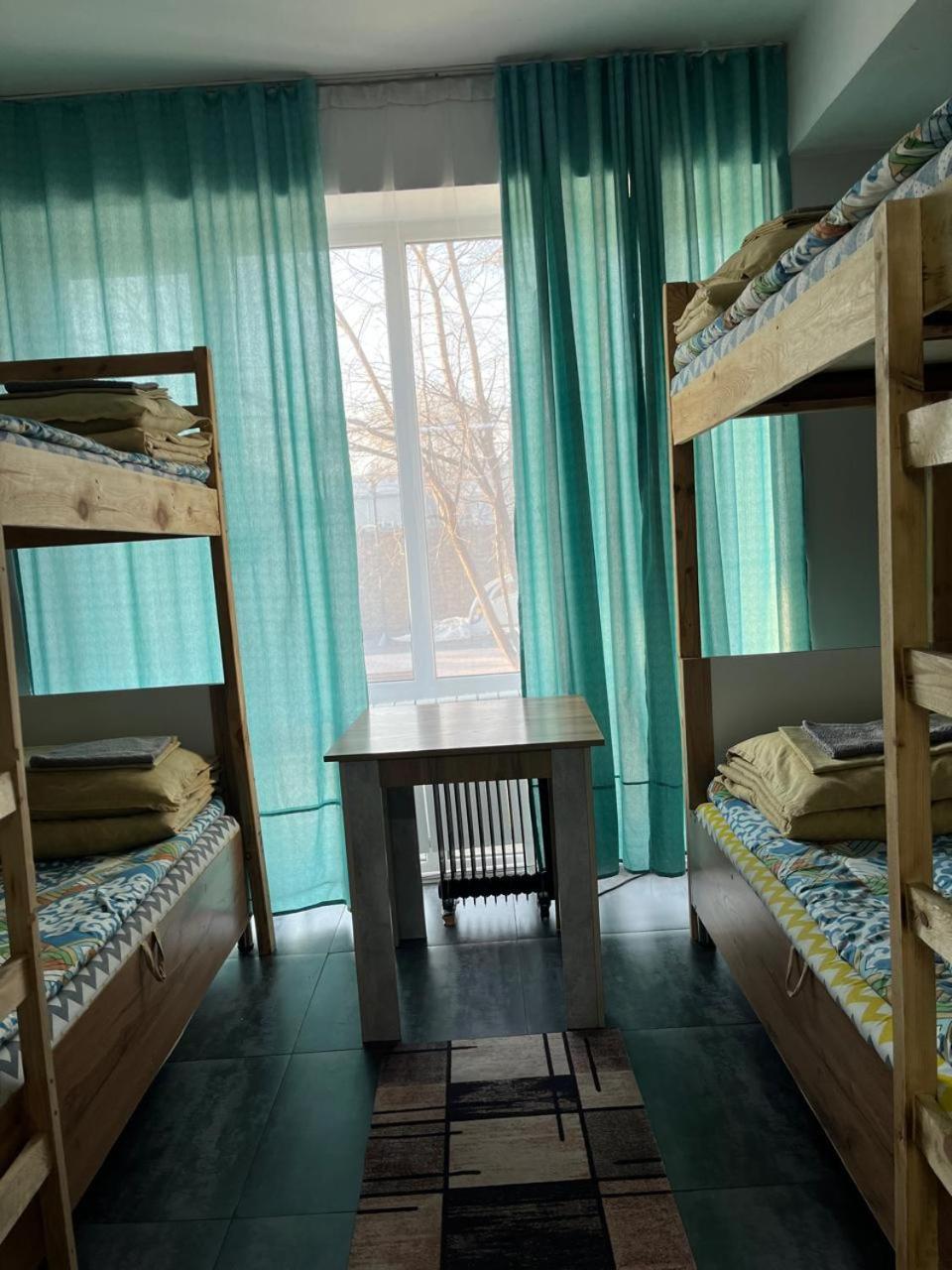 Hostel Del Luna Alma-Ata Exteriör bild