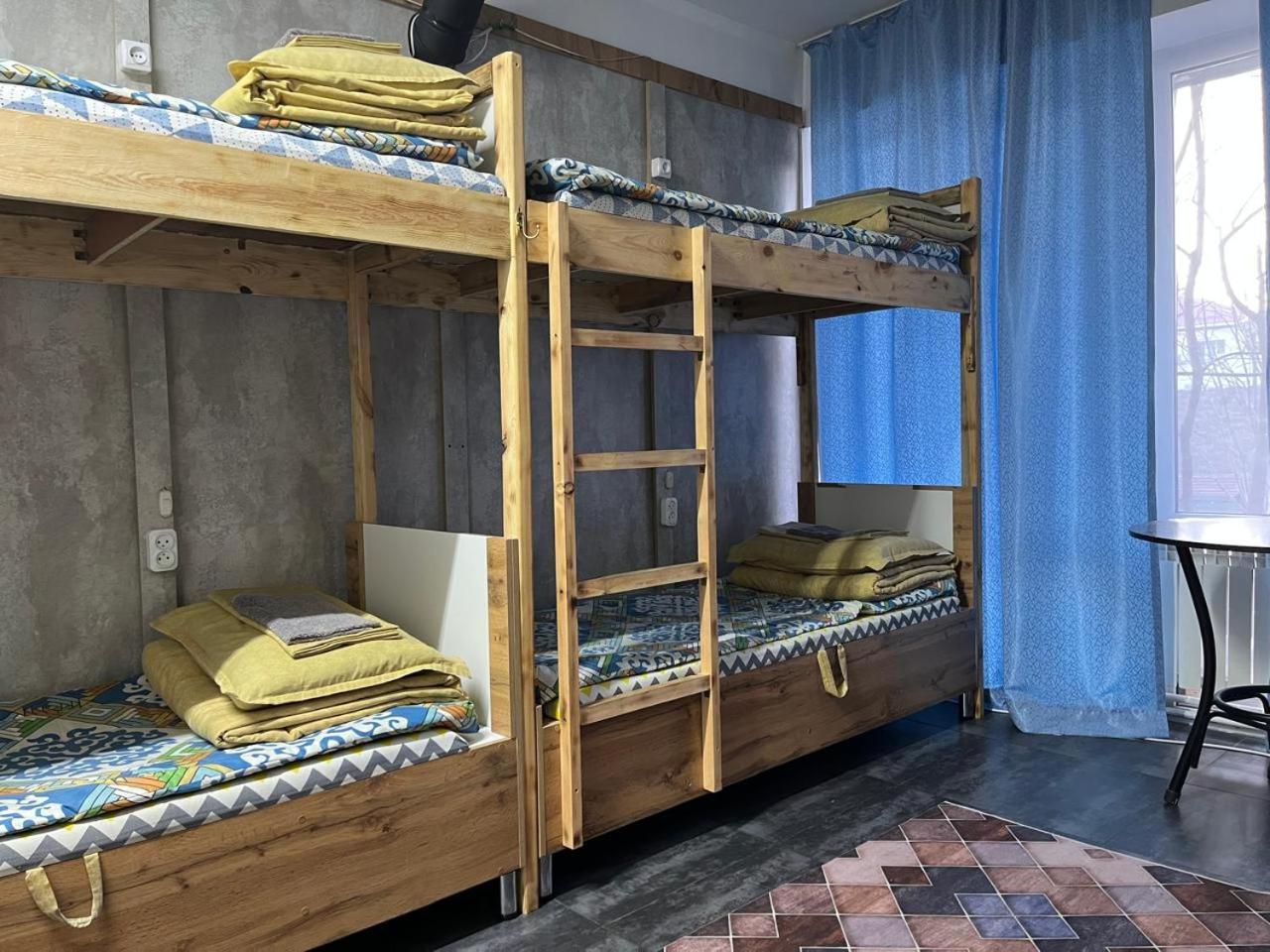 Hostel Del Luna Alma-Ata Exteriör bild