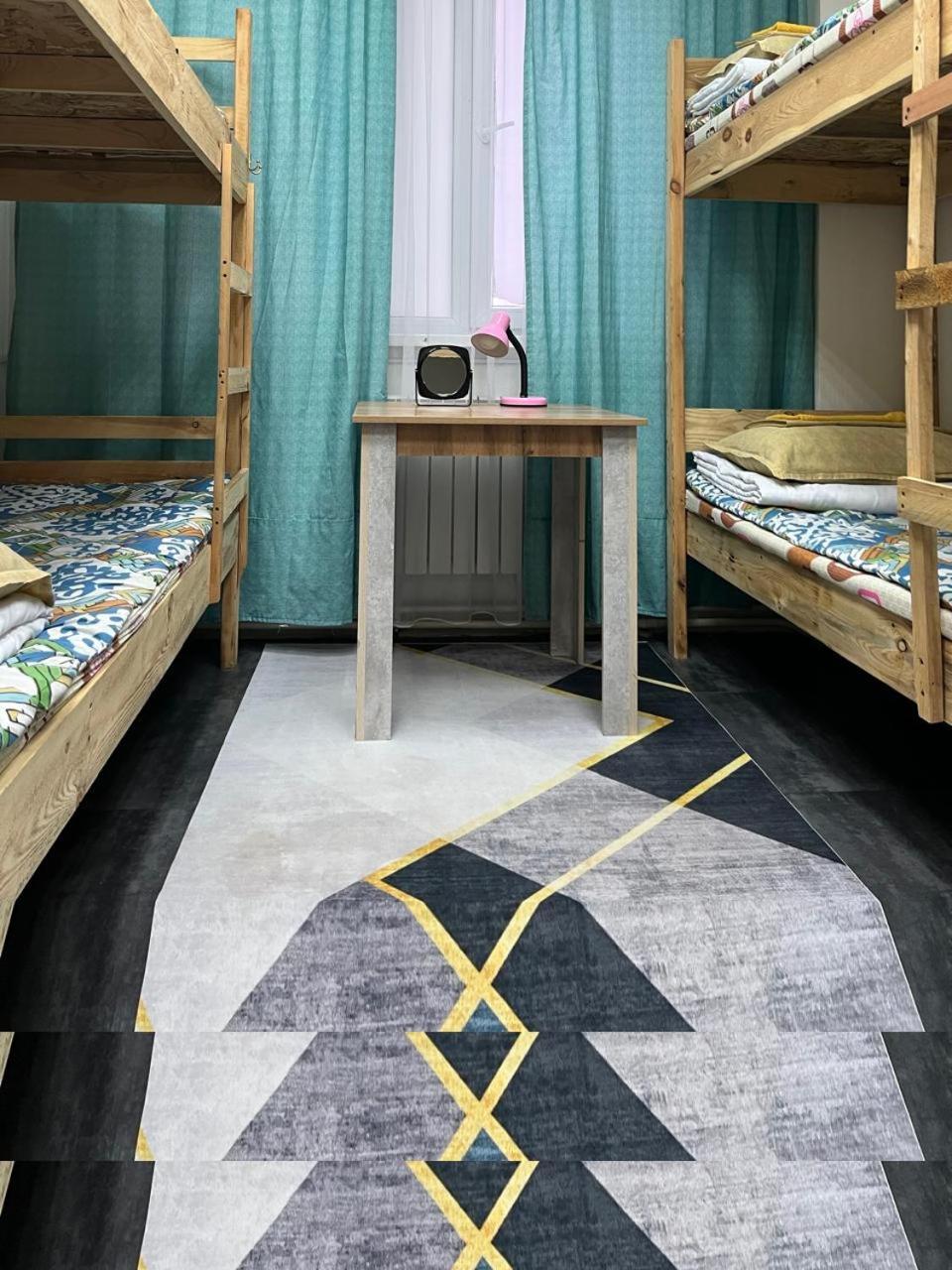 Hostel Del Luna Alma-Ata Exteriör bild