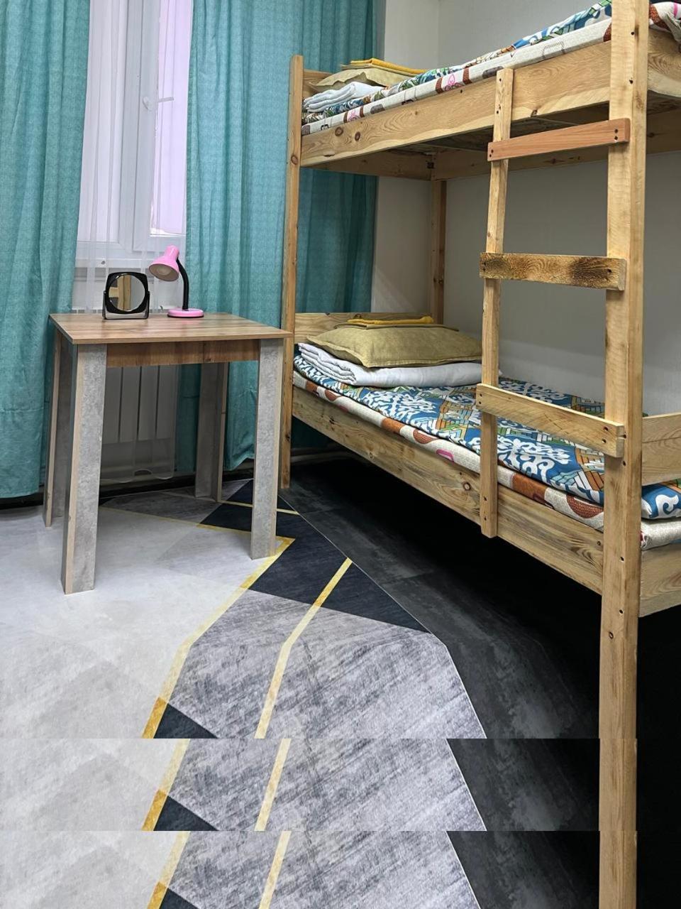 Hostel Del Luna Alma-Ata Exteriör bild